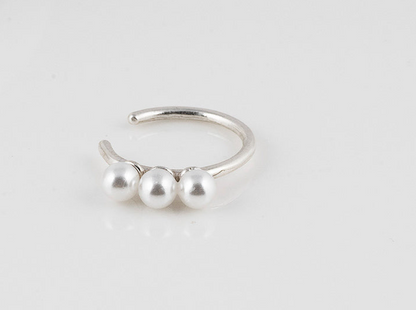 Three Pearls Earcuff.