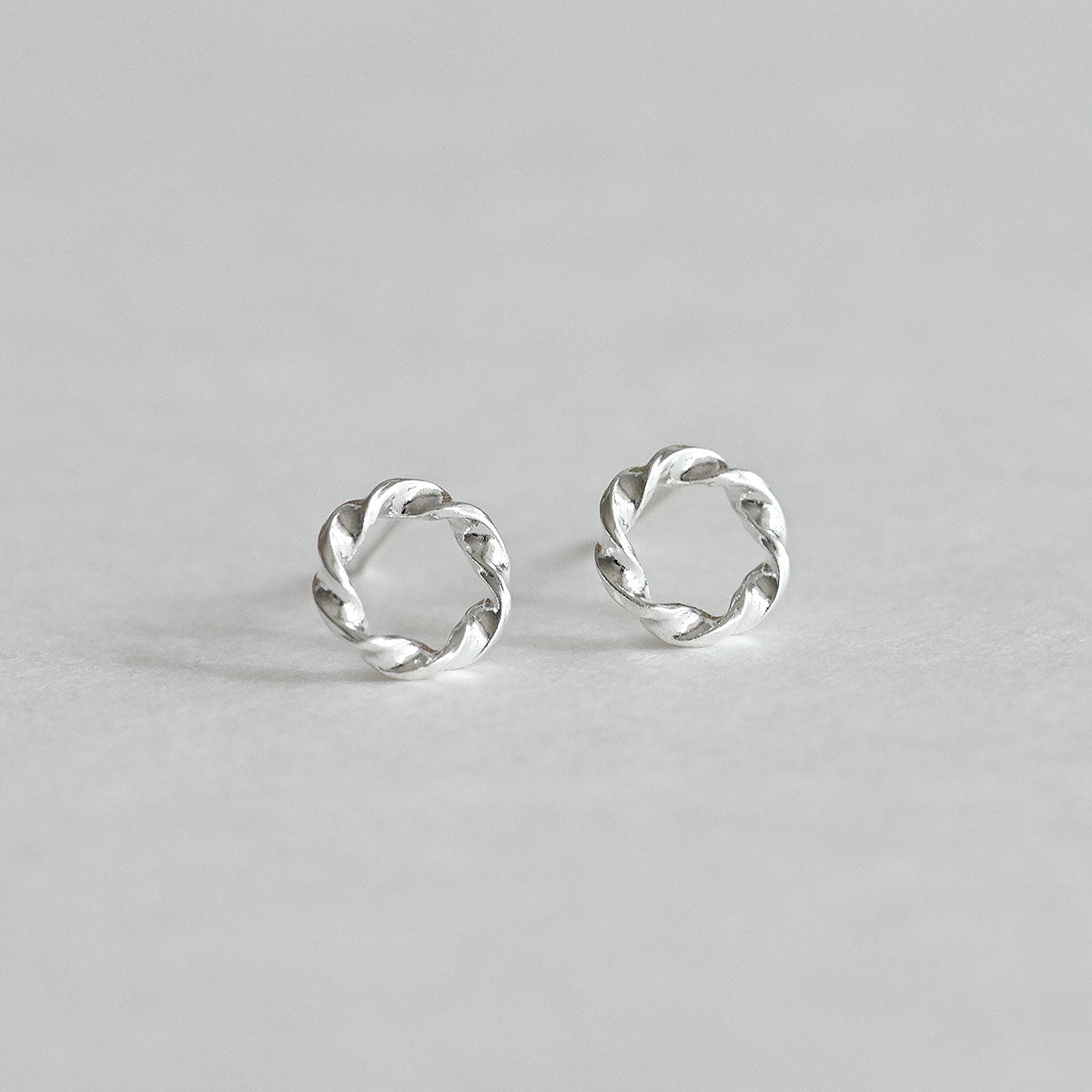 Twilly Stud Earrings (2 Colors).