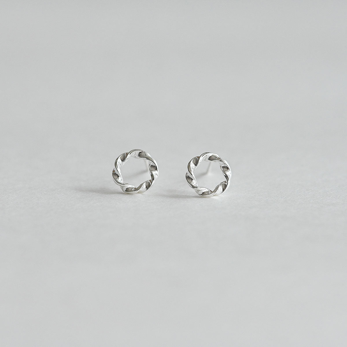 Twilly Stud Earrings (2 Colors).