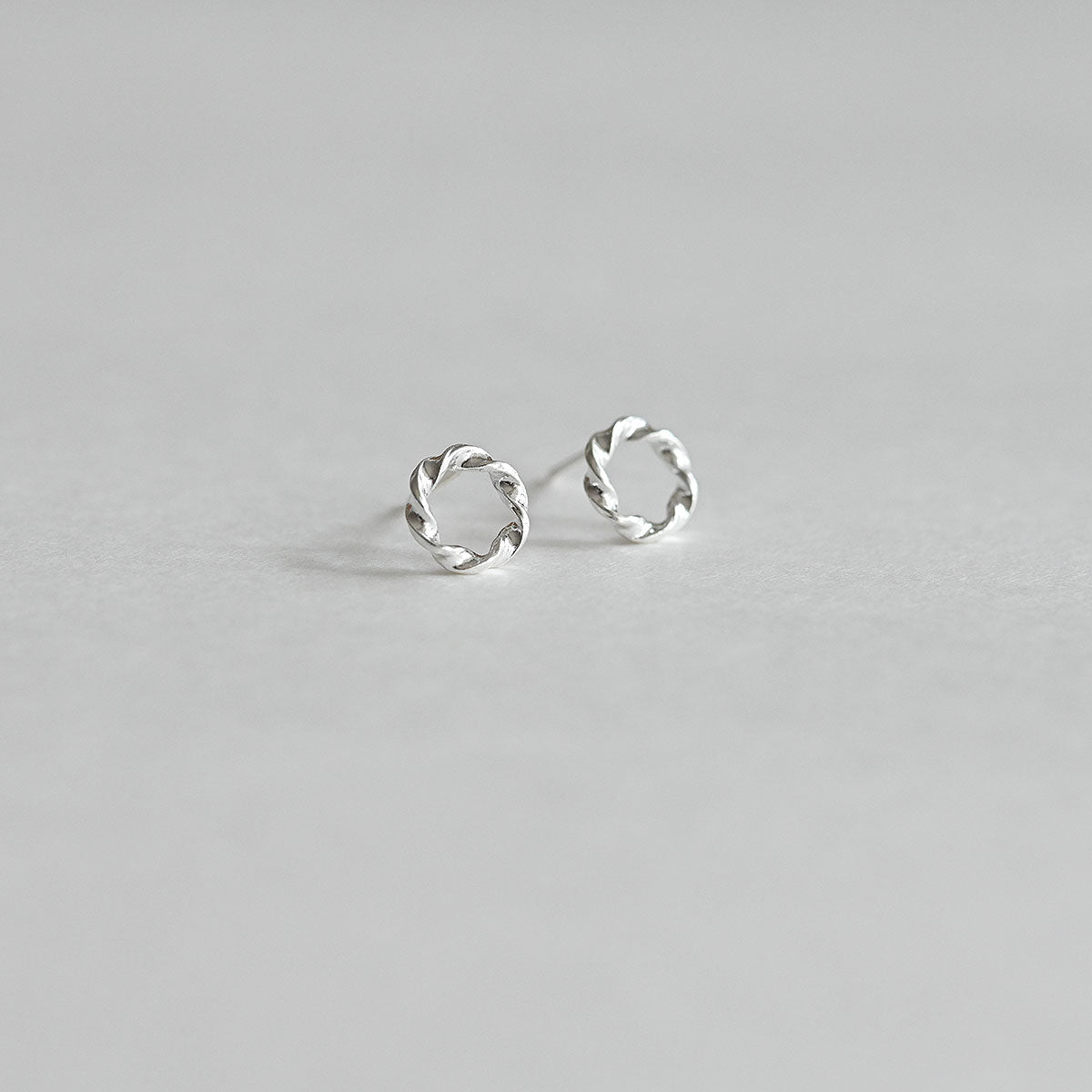 Twilly Stud Earrings (2 Colors).