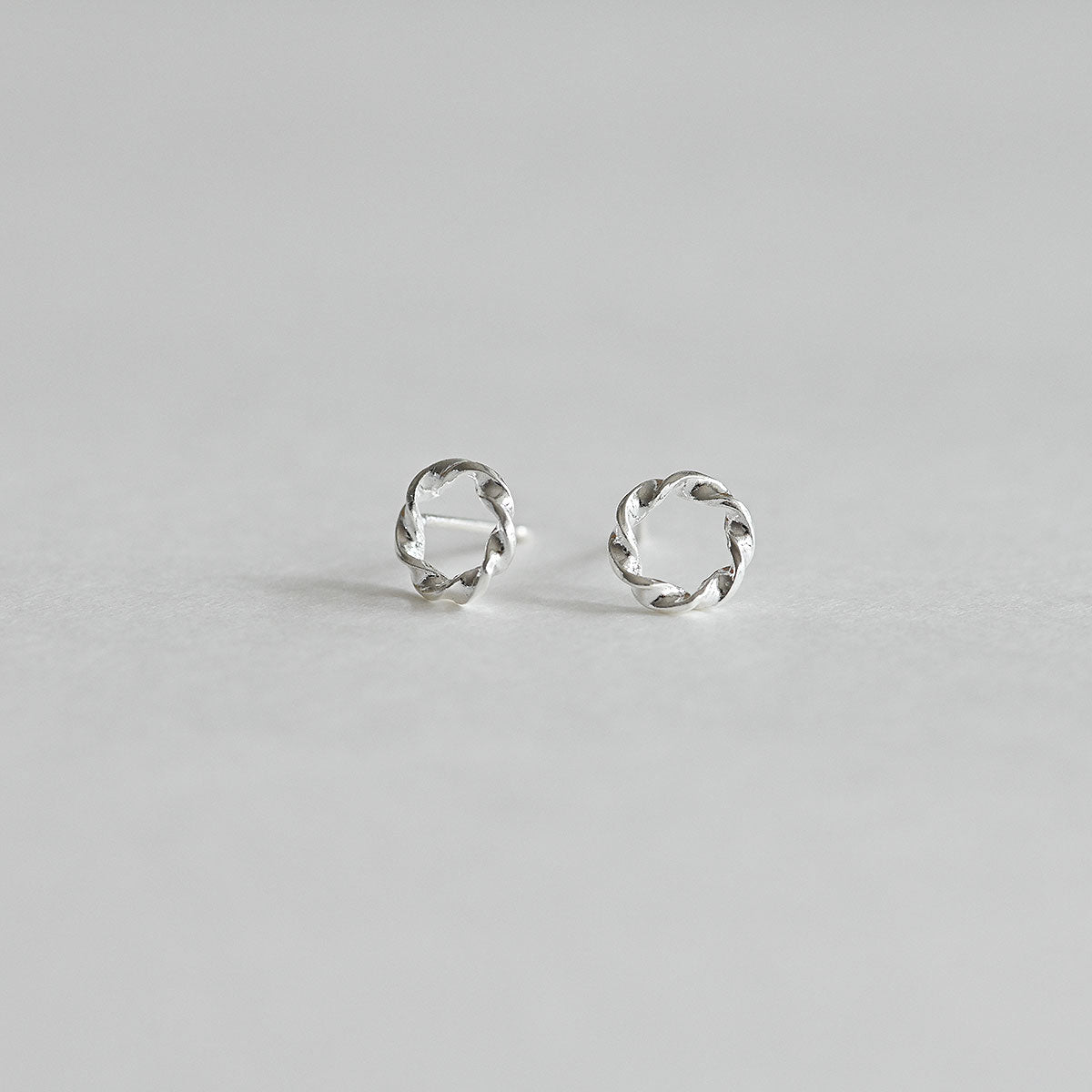 Twilly Stud Earrings (2 Colors).