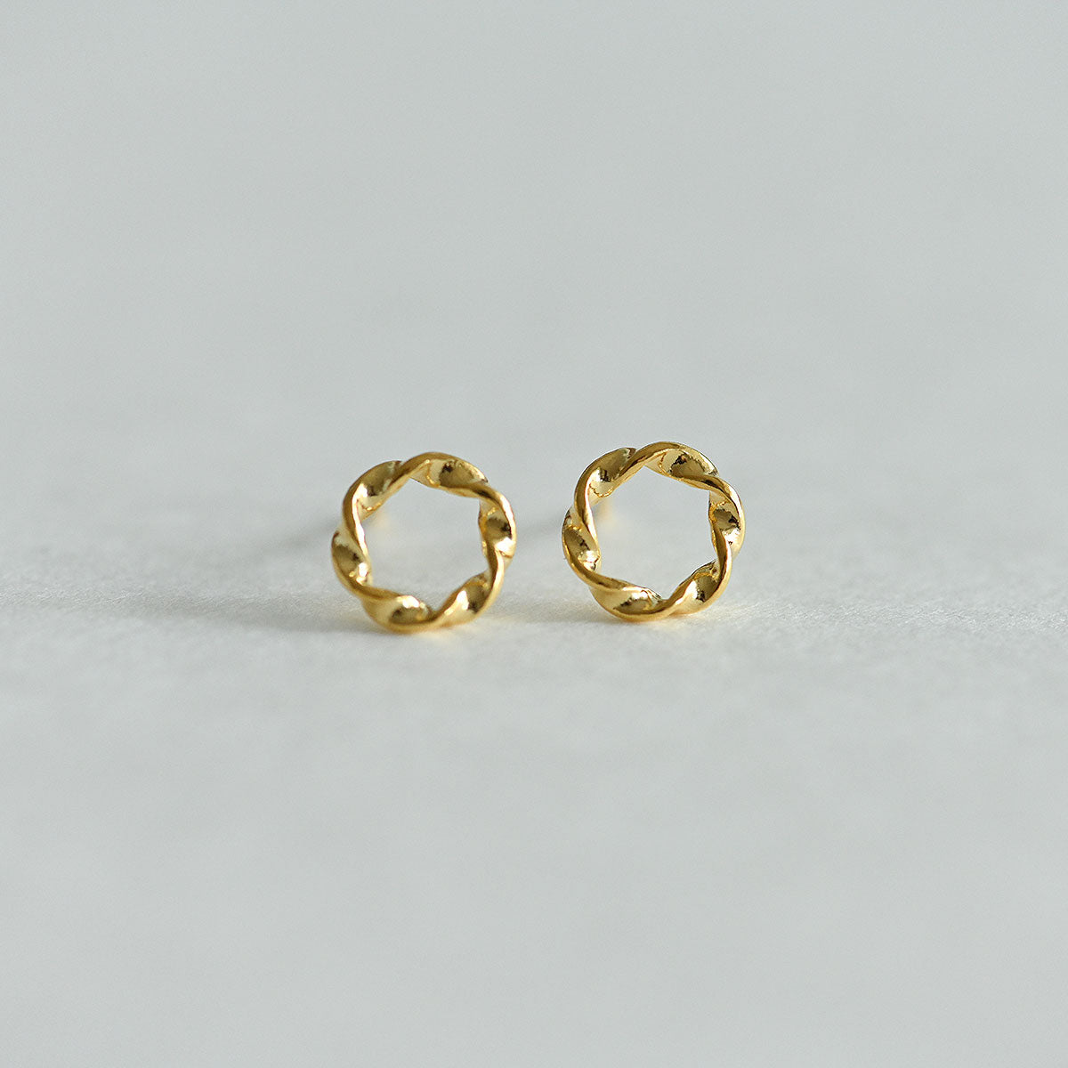 Twilly Stud Earrings (2 Colors).