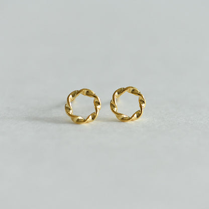 Twilly Stud Earrings (2 Colors).