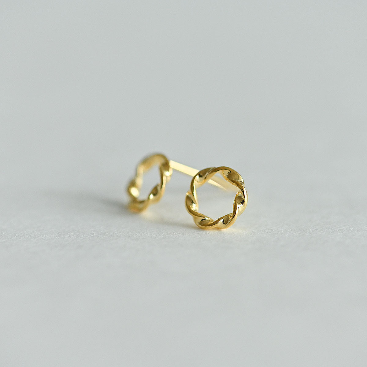 Twilly Stud Earrings (2 Colors).