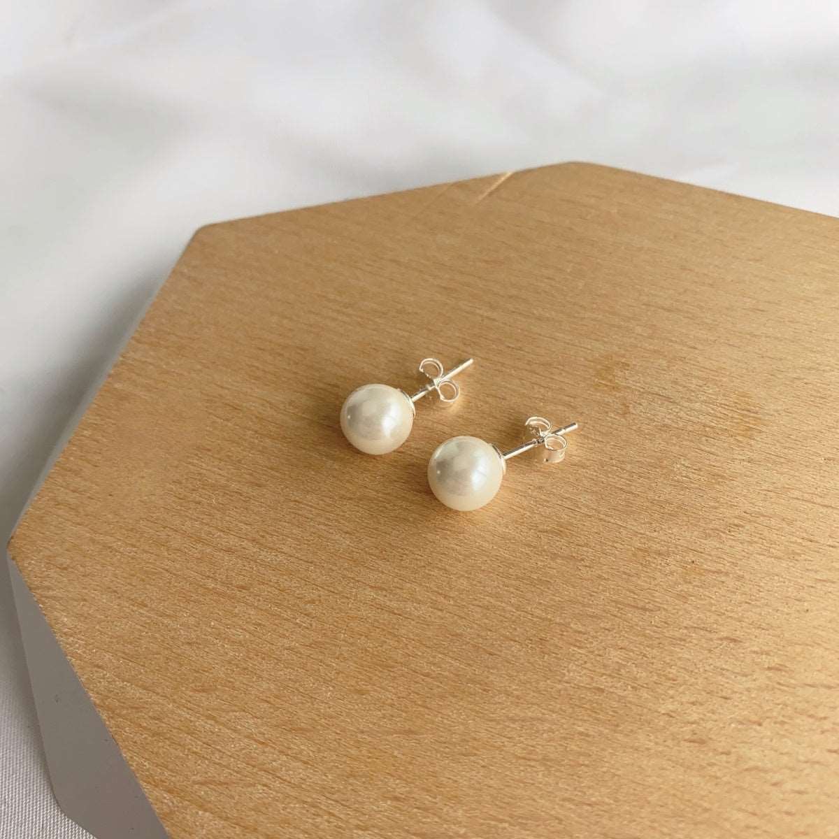 Simple Pearl Earrings (2 Sizes)