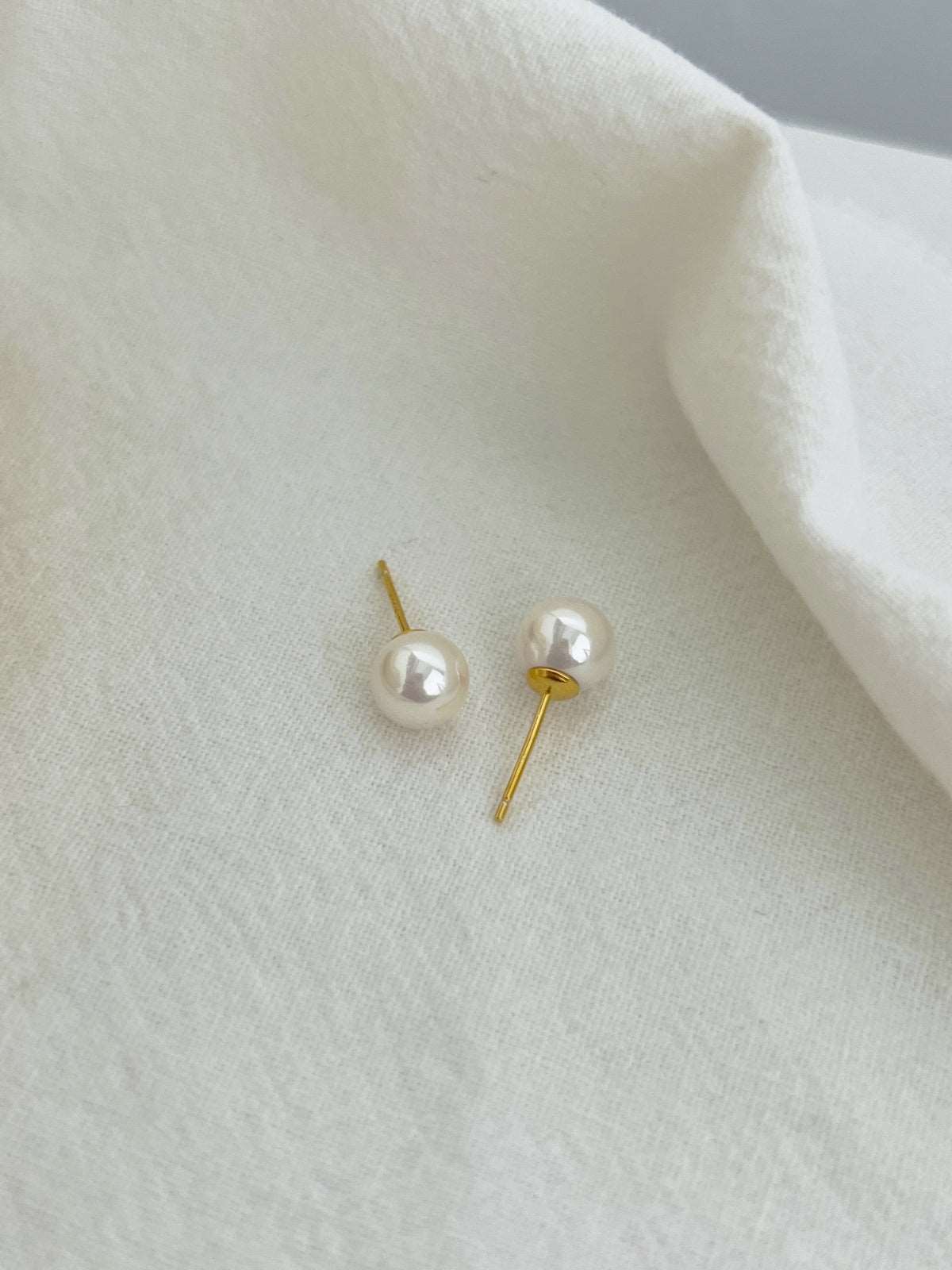 Simple Pearl Earrings (2 Sizes)